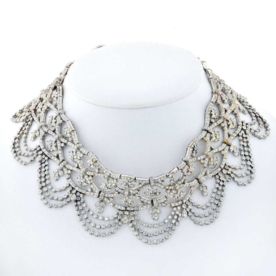 18K White Gold Cleopatra Diamond Bib Necklace 60 Carats Chandelier Design: 18K White Gold Cleopatra Diamond Bib Necklace 60 Carats Chandelier Design Indulge in the opulence of this stunning 18K white gold Cleopatra diamond bib necklace. This exquisite piece features an intri