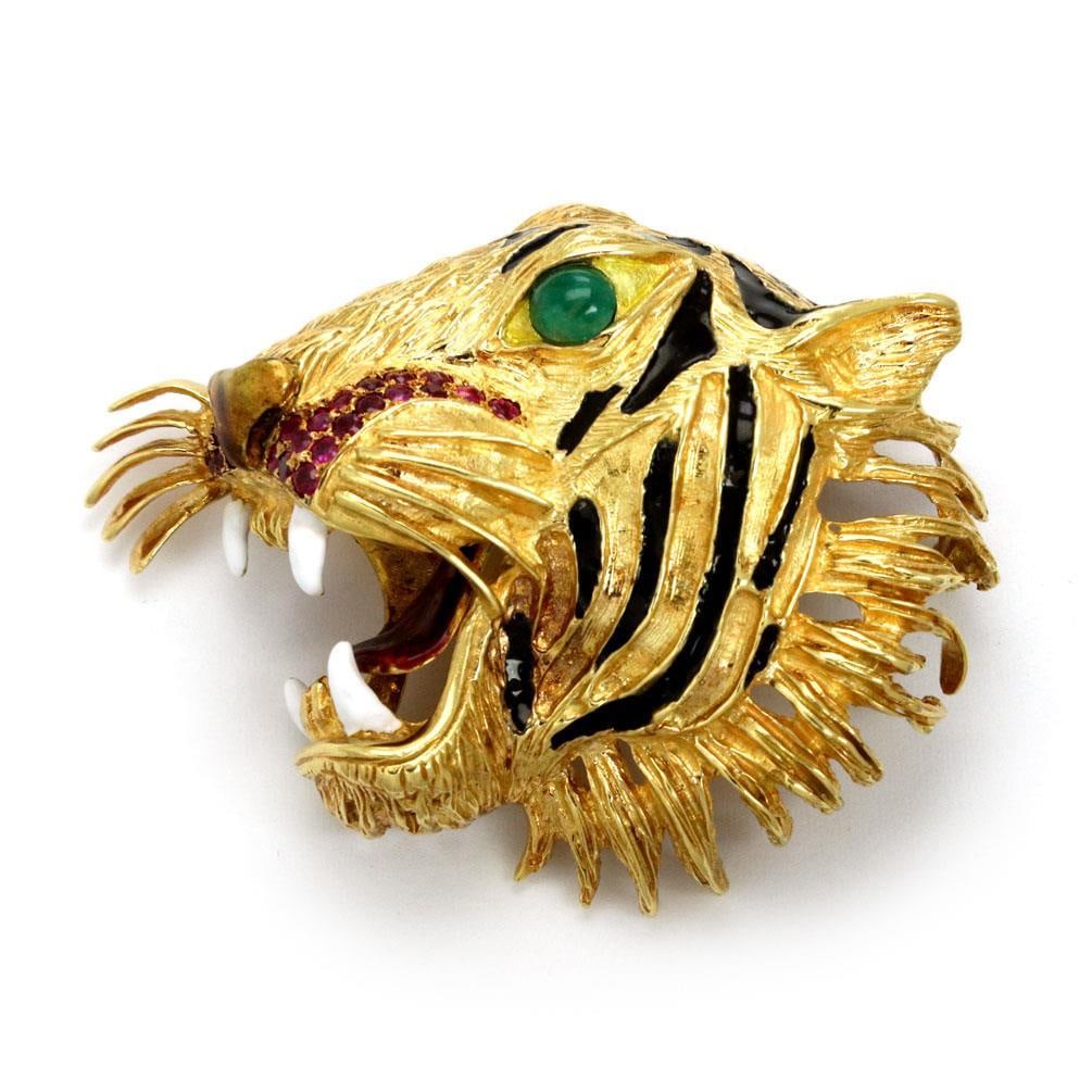 Estate 3D Tiger Head Brooch in 18k Yellow Gold with Ruby and Emerald: Estate 3D Tiger Head Brooch in 18k Yellow Gold with Ruby and Emerald This stunning estate brooch showcases a beautifully crafted 3D tiger head, made from 18k yellow gold with a polished textured finis