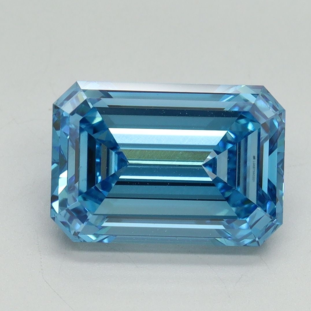 Loose Diamond - EMERALD 4.05ct Fancy Vivid Blue VS1: Loose Diamond - EMERALD 4.05ct Fancy Vivid Blue VS1 Source: This is a real non-mined Diamond that has been grown in a lab Shape: EMERALD Carats: 4.05 Color: Fancy Vivid Blue Certification: IGI Video:
