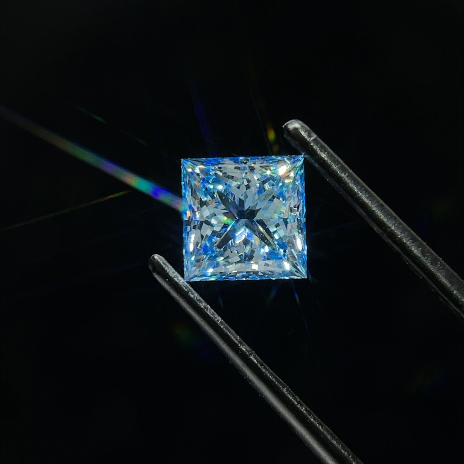 Loose Diamond - PRINCESS 1.57ct Fancy Vivid Blue SI1
