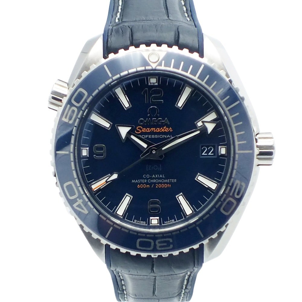 Omega Seamaster Planet Ocean 600M Co Axial Master Wristwatch: Omega Seamaster Planet Ocean 600M Co Axial Master Wristwatch This is an OMEGA Seamaster Planet Ocean 600M Co-Axial Master wristwatch for men. Crafted in Switzerland, this pre-owned timepiece combines 