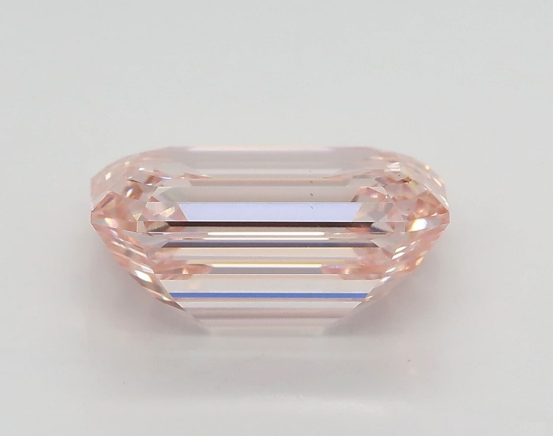 Loose Diamond - EMERALD 3.07ct Fancy Intense Pink VS1: Loose Diamond - EMERALD 3.07ct Fancy Intense Pink VS1 Source: This is a real non-mined Diamond that has been grown in a lab Shape: EMERALD Carats: 3.07 Color: Fancy Intense Pink Certification: IGI Vid