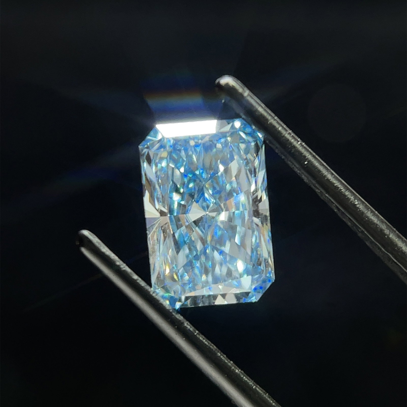 Loose Diamond - RADIANT 2.6ct Fancy Vivid Blue VS1