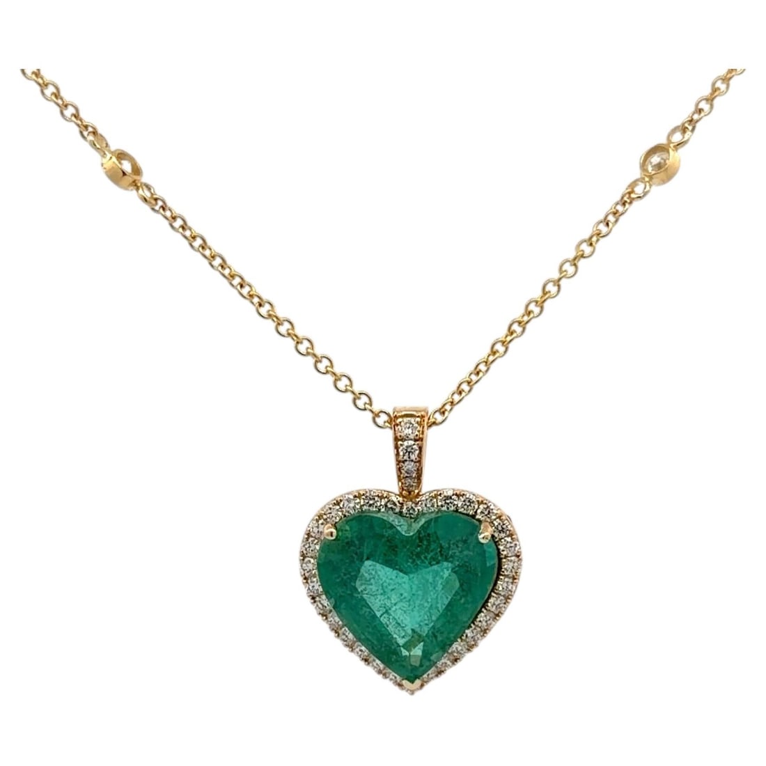 18K Yellow Gold Necklace with 7.96 Ct Zambian Emerald and Diamond Halo: 18K Yellow Gold Necklace with 7.96 Ct Zambian Emerald and Diamond Halo Contemporary necklace featuring a certified 7.96 ct natural heart-shaped Zambian emerald framed by a diamond halo and suspended f