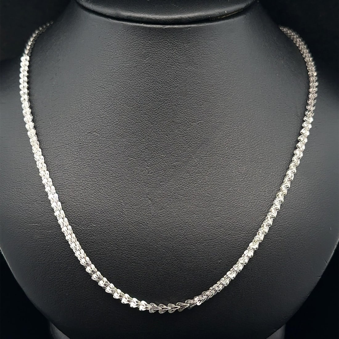 10k White Gold 18 inch Fancy Link Necklace with Lobster Clasp