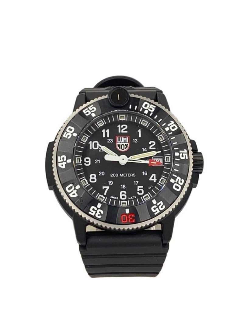Luminox 35th Anniversary Heritage Set 3001 Men's Wristwatch: Luminox 35th Anniversary Heritage Set 3001 Men's Wristwatch This Luminox 3001 Heritage Set H-3LX-200 men's wristwatch commemorates the brand's 35th anniversary. Made in Switzerland, it features a roun
