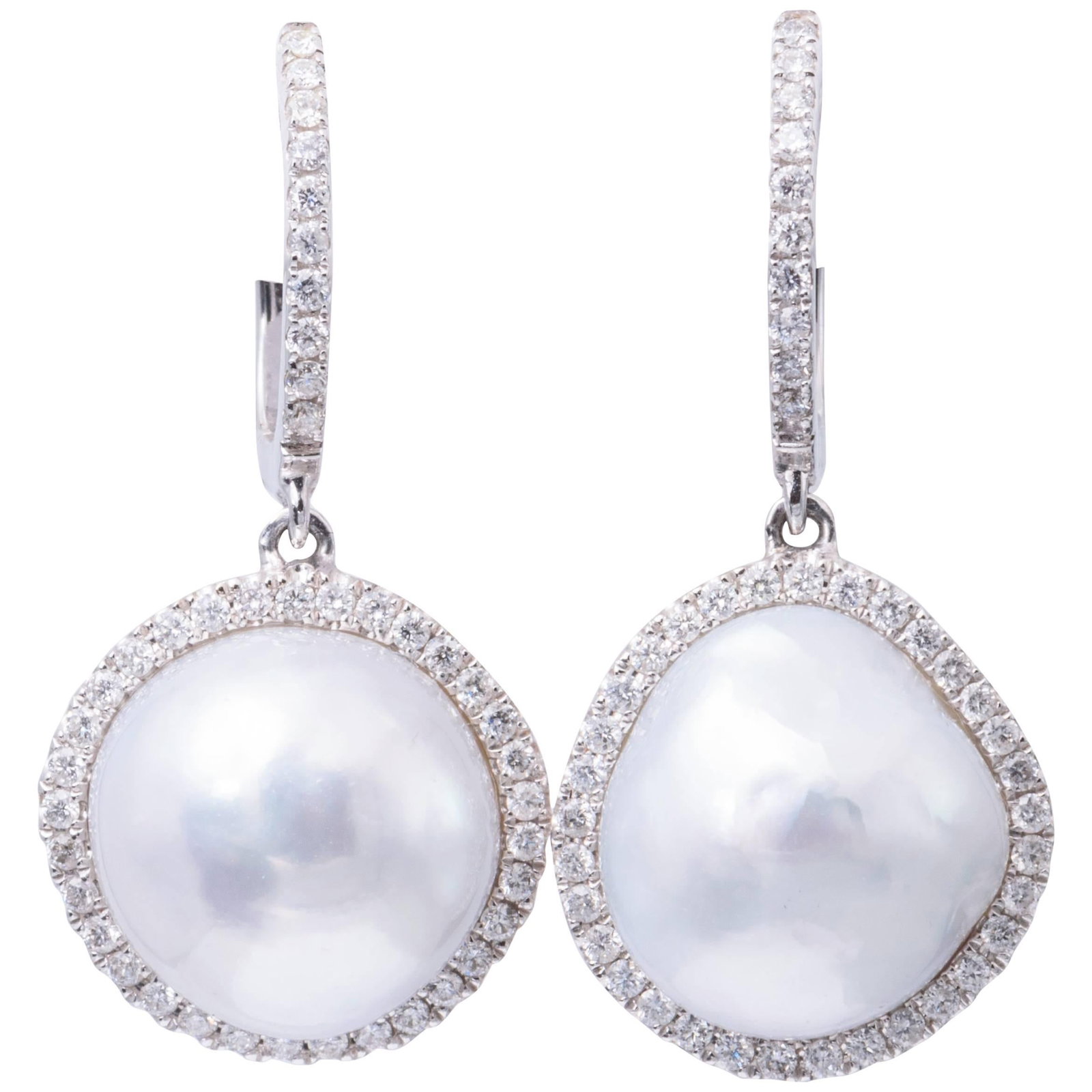 Harbor Diamonds 18K White Gold South Sea Pearl Diamond Drop Earrings 0.64 Carats: Harbor Diamonds 18K White Gold South Sea Pearl Diamond Drop Earrings 0.64 Carats Elevate your elegance with these stunning South Sea Pearl Baroque Diamond Halo Drop Earrings. Crafted in luxurious 18K 