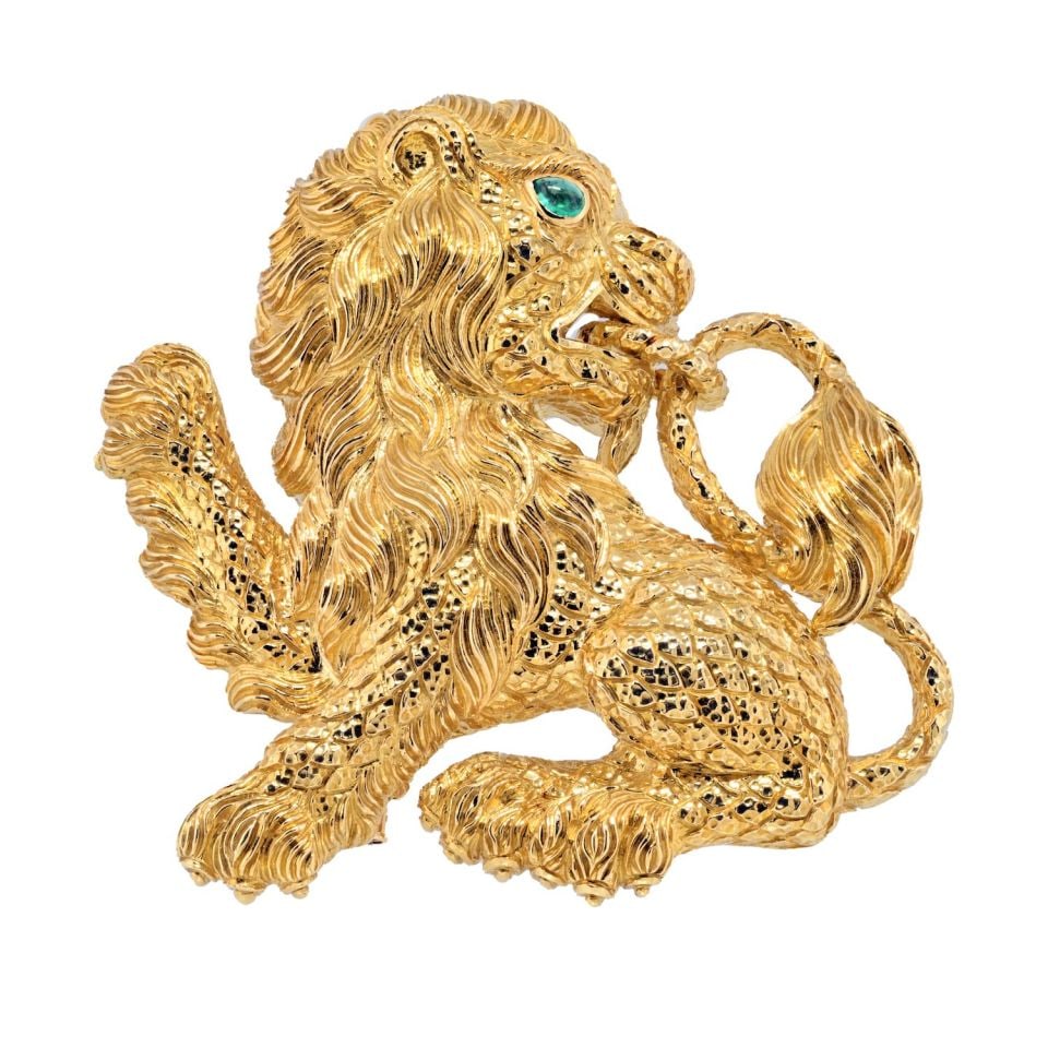 David Webb 18K Yellow Gold Lion Brooch with Emerald Eye: David Webb 18K Yellow Gold Lion Brooch with Emerald Eye Embrace the majestic beauty of the jungle with the David Webb 18K Yellow Gold Lion Brooch. This striking piece features an emerald eye, showcasi