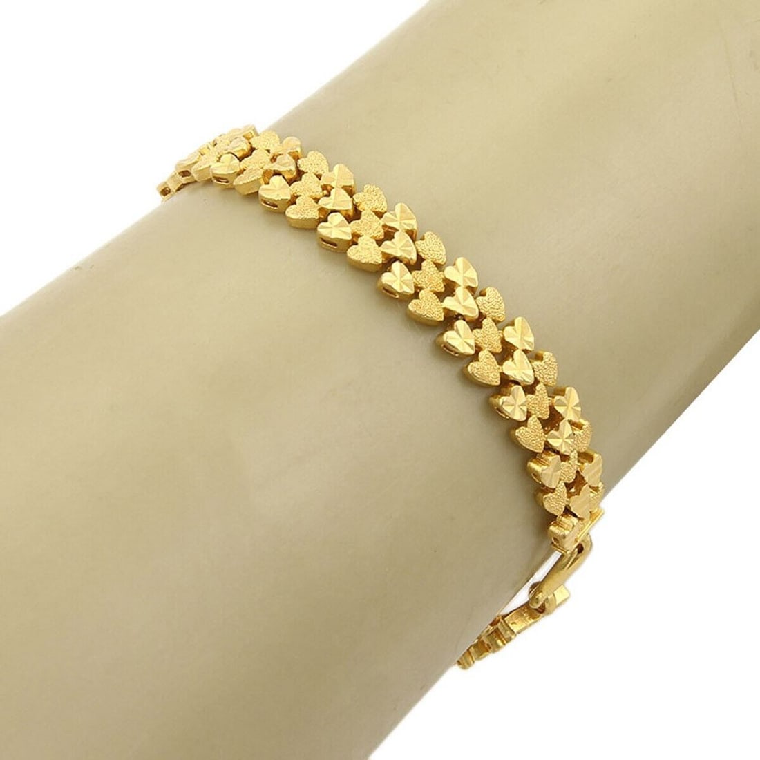 Vintage 22k Yellow Gold Textured Heart Link Bracelet 7in: Vintage 22k Yellow Gold Textured Heart Link Bracelet 7in This vintage estate bracelet is crafted in 22k yellow gold and features a textured heart link design with a classic link style. It is pre-owned