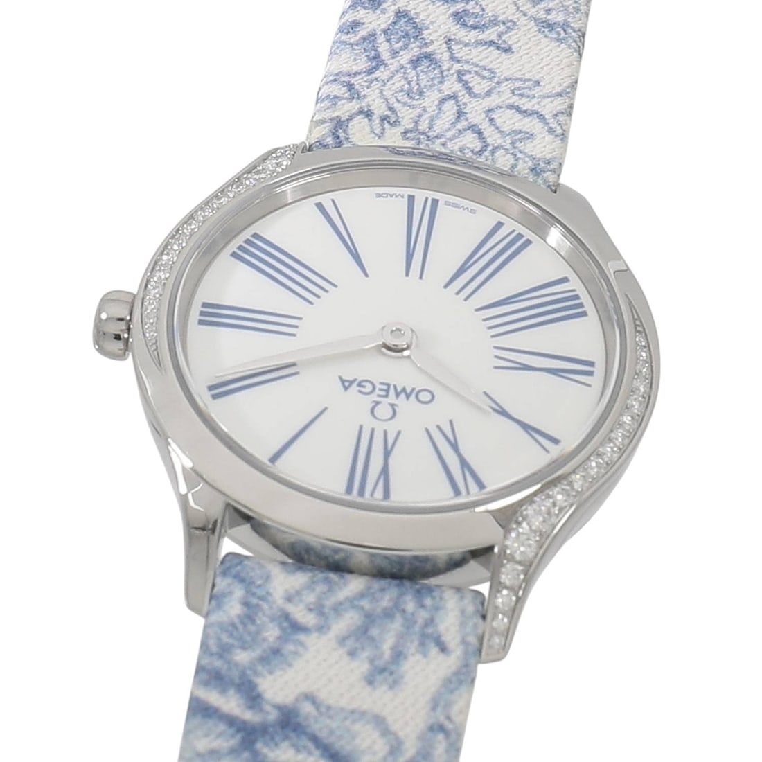 Omega De Ville Mini Tresor Quartz Stainless Steel White Dial: Omega De Ville Mini Tresor Quartz Stainless Steel White Dial The OMEGA De Ville Mini Tresor 428.17.26.60.04.001 is an elegant women's wristwatch featuring a minimalist design with prominent Roman nume