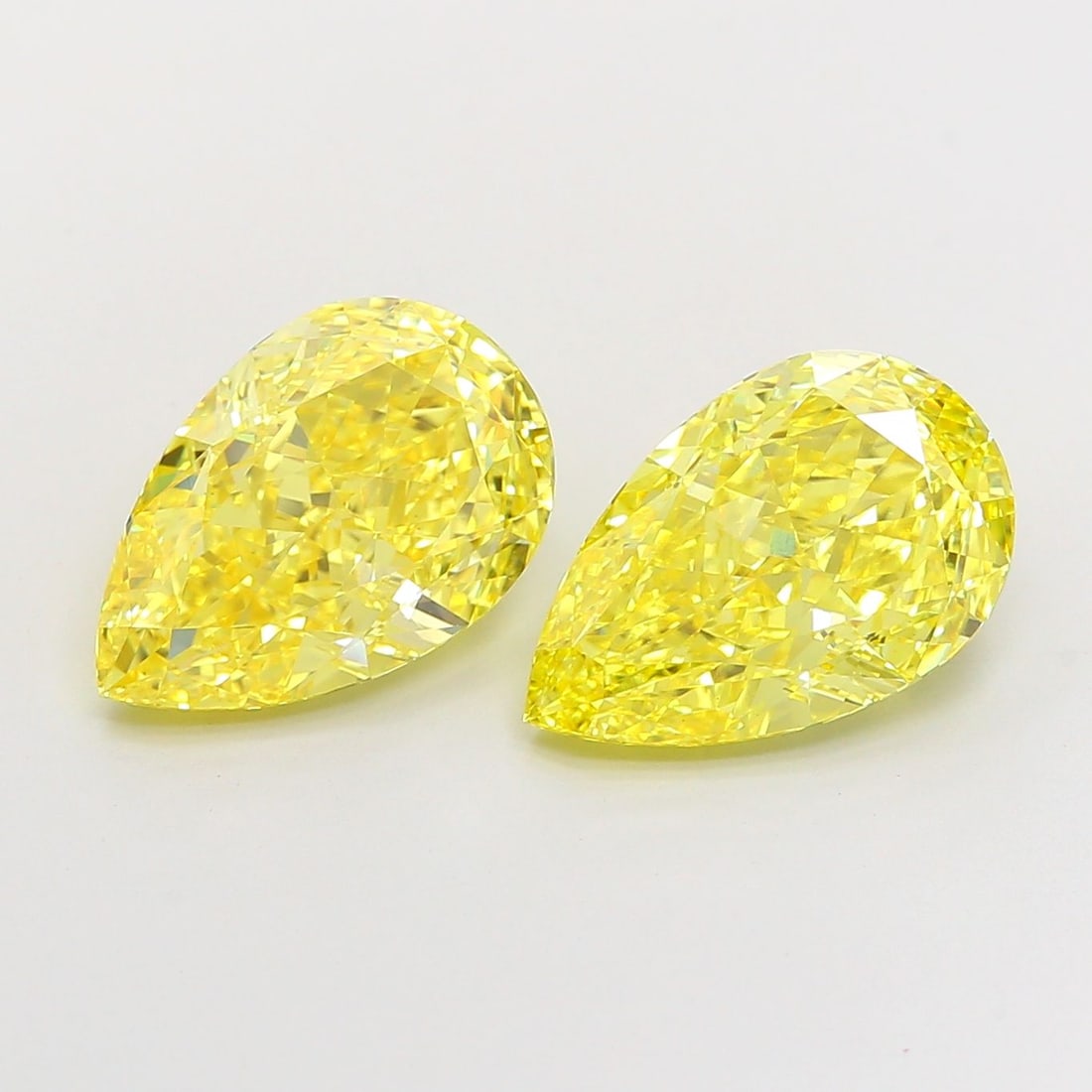 Loose Diamond - PEAR 4.04ct Fancy Vivid Yellow VS1: Loose Diamond - PEAR 4.04ct Fancy Vivid Yellow VS1 Source: This is a real non-mined Diamond that has been grown in a lab Shape: PEAR Carats: 4.04 Color: Fancy Vivid Yellow Certification: IGI Video: