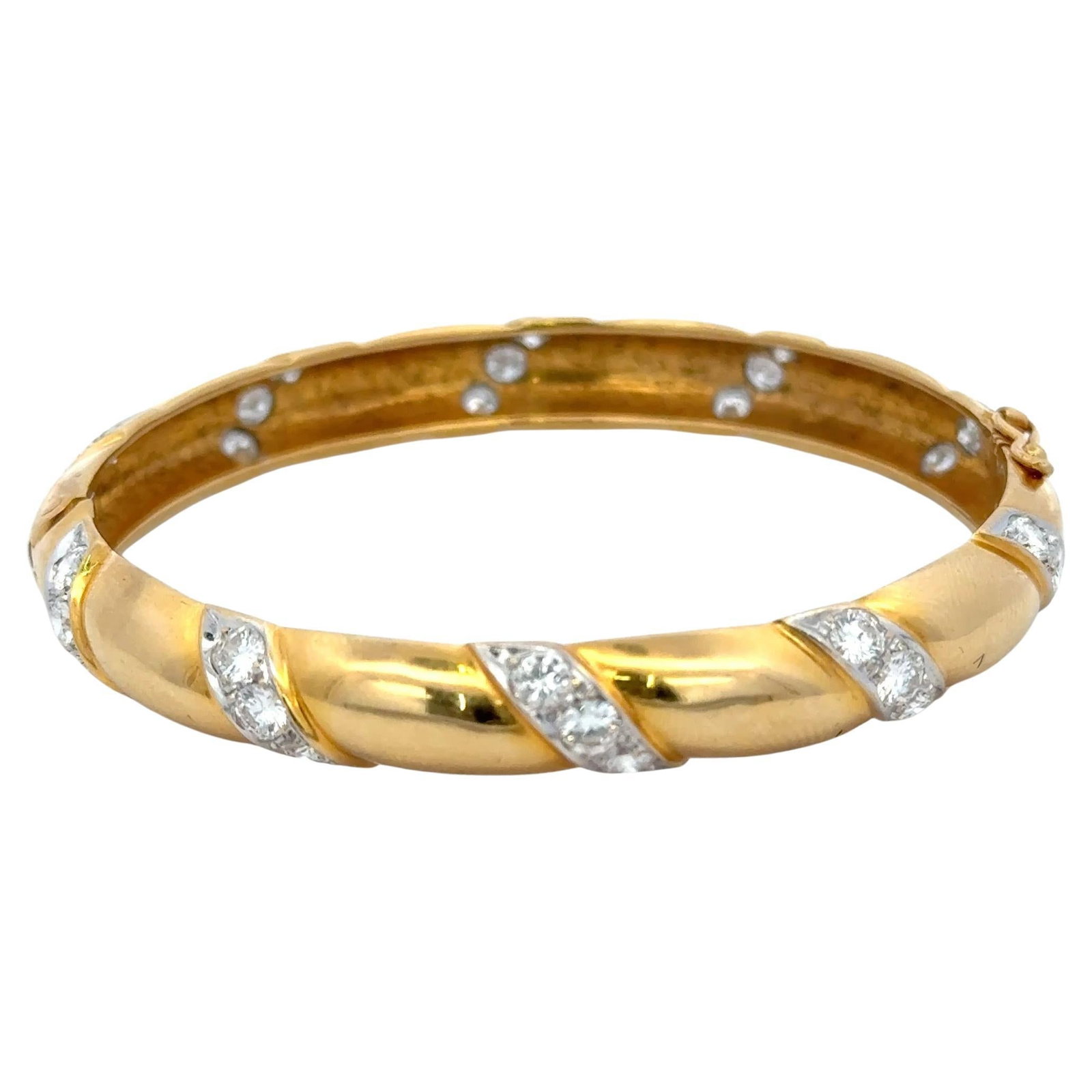 18K Yellow Gold Diamond Twist Bangle Bracelet 4.50 Carats: 18K Yellow Gold Diamond Twist Bangle Bracelet 4.50 Carats This exquisite Diamond Sculpted Twist Bangle Bracelet is a luxurious addition to any jewelry collection. Crafted from 18K yellow gold, this co