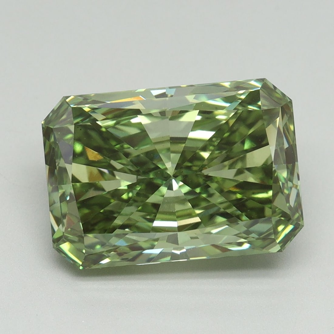 Loose Diamond - RADIANT 5.08ct Fancy Vivid Green VS1: Loose Diamond - RADIANT 5.08ct Fancy Vivid Green VS1 Source: This is a real non-mined Diamond that has been grown in a lab Shape: RADIANT Carats: 5.08 Color: Fancy Vivid Green Certification: IGI Video