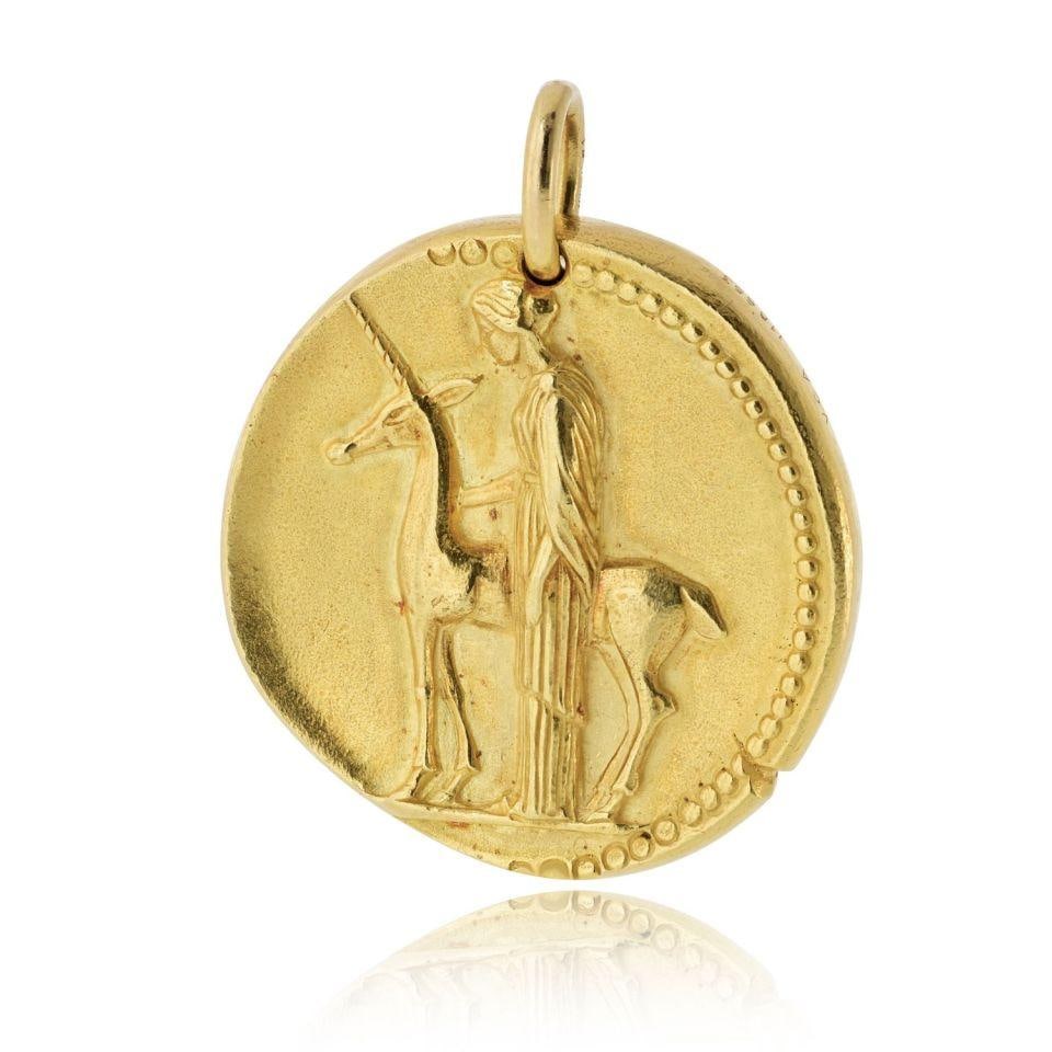 Van Cleef Arpels Virgo Pendant 18K Yellow Gold 40mm Georges L'Enfant: Van Cleef Arpels Virgo Pendant 18K Yellow Gold 40mm Georges L'Enfant Vintage Van Cleef & Arpels Virgo zodiac pendant from circa the 1970s, crafted in solid 18K yellow gold by Georges L'Enfant. This ra