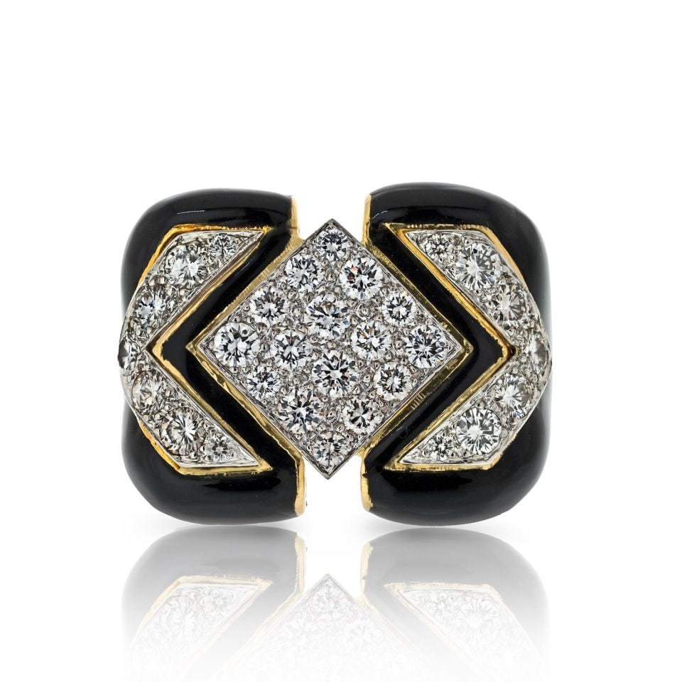 David Webb 18K Yellow Gold Platinum Black Enamel Diamond Ring 2.50ct: David Webb 18K Yellow Gold Platinum Black Enamel Diamond Ring 2.50ct Discover the elegance of the David Webb cocktail ring, a stunning blend of platinum and 18K yellow gold. This estate piece features
