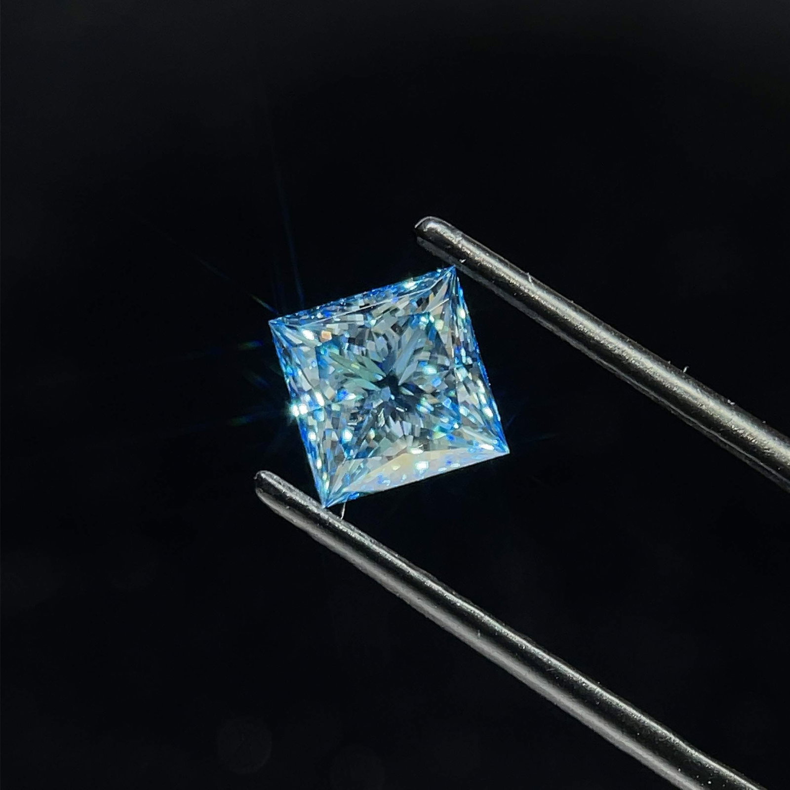 Loose Diamond - PRINCESS 2.09ct Fancy Vivid Blue VS1
