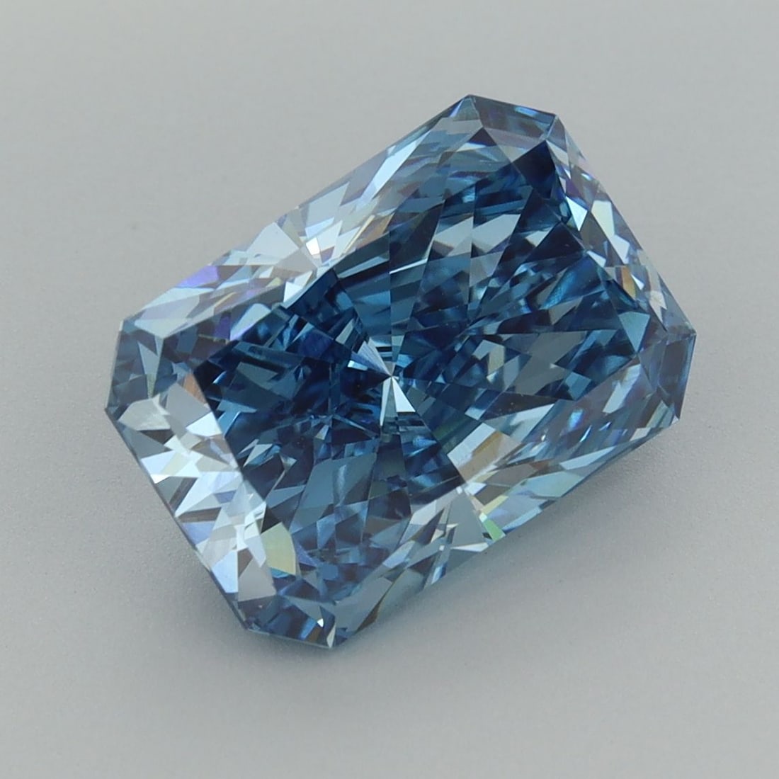 Loose Diamond - RADIANT 3.81ct Fancy Vivid Blue VVS2