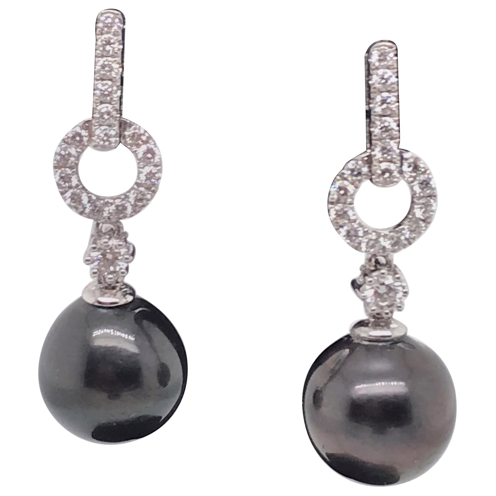 Harbor Diamonds Tahitian Pearl Diamond Drop Earrings 18K White Gold 0.61 Carat: Harbor Diamonds Tahitian Pearl Diamond Drop Earrings 18K White Gold 0.61 Carat Elevate your elegance with these stunning Tahitian Pearl Diamond Drop Earrings, crafted in luxurious 18K white gold. Thes