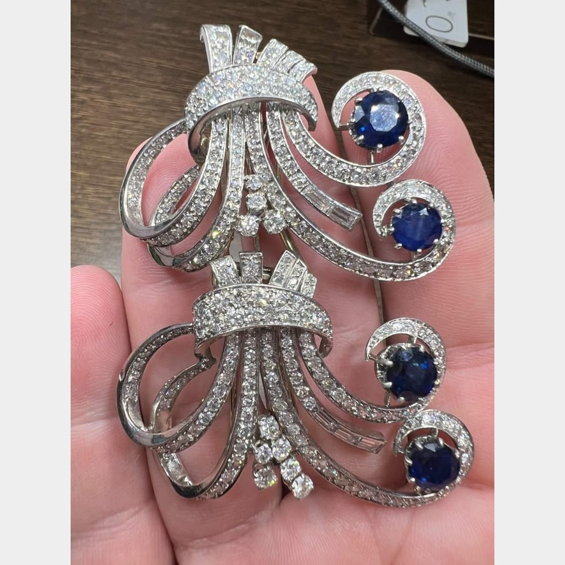 French Art Deco Brooch with 260 Diamonds and 4 Sapphires: French Art Deco Brooch with 260 Diamonds and 4 Sapphires This exquisite French Art Deco brooch showcases a stunning design adorned with approximately 260 diamonds, totaling around 11.25 carats, featur