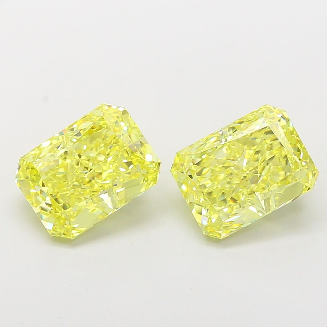 Loose Diamond - RADIANT 2.53ct Fancy Vivid Yellow VVS2