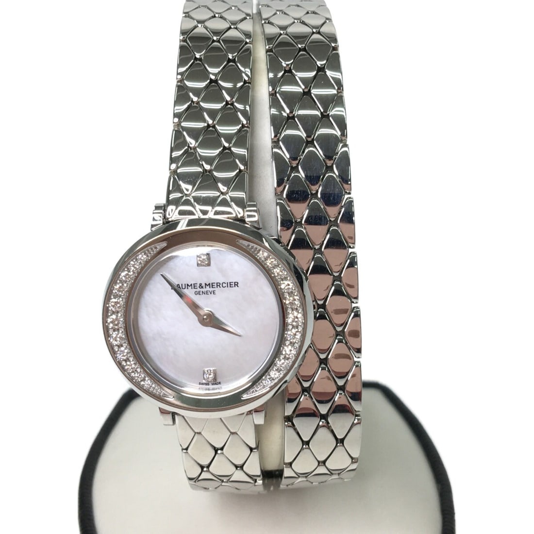 BAUME&MERCIER Petit Promes M0A10289 Elegant Ladies Stainless Steel Watch: BAUME&MERCIER Petit Promes M0A10289 Elegant Ladies Stainless Steel Watch This exquisite BAUME&MERCIER Petit Promes M0A10289 ladies watch is designed for elegance and functionality. Featuring a refined