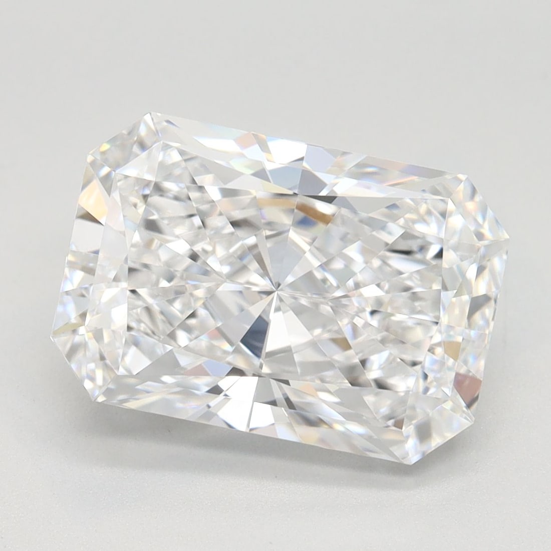 Loose Diamond - RADIANT 4.13ct D VVS2: Loose Diamond - RADIANT 4.13ct D VVS2 Source: This is a real non-mined Diamond that has been grown in a lab Shape: RADIANT Carats: 4.13 Color: D Clarity: VVS2 Certification: GIA Video: