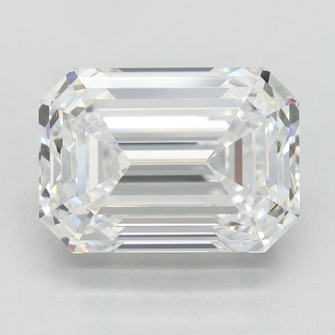 Loose Diamond - EMERALD 4.02ct D VVS2: Loose Diamond - EMERALD 4.02ct D VVS2 Source: This is a real non-mined Diamond that has been grown in a lab Shape: EMERALD Carats: 4.02 Color: D Clarity: VVS2 Certification: GIA Video:
