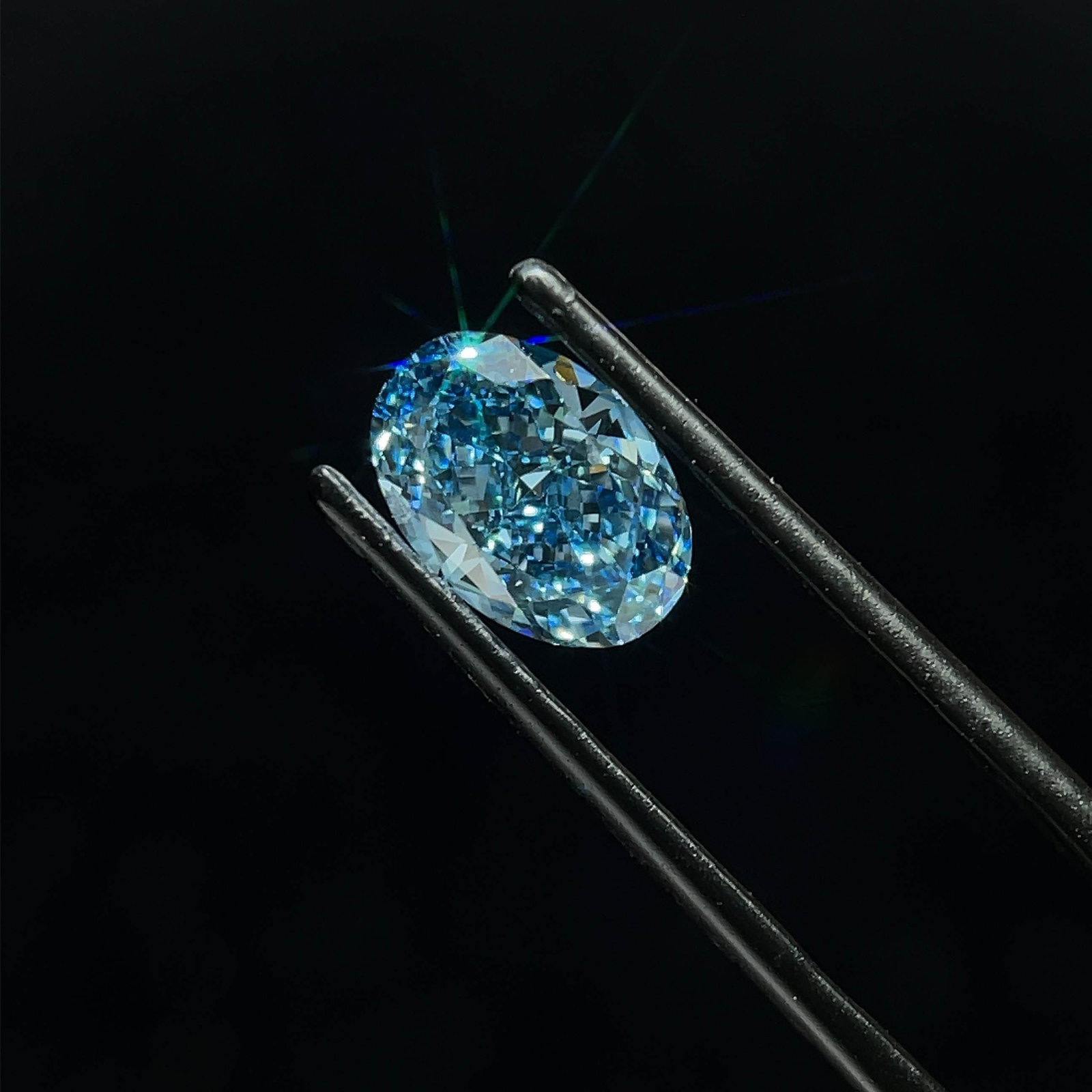 Loose Diamond - OVAL 2.06ct Fancy Vivid Blue VS2: Loose Diamond - OVAL 2.06ct Fancy Vivid Blue VS2 Source: This is a real non-mined Diamond that has been grown in a lab Shape: OVAL Carats: 2.06 Color: Fancy Vivid Blue Certification: IGI Video: