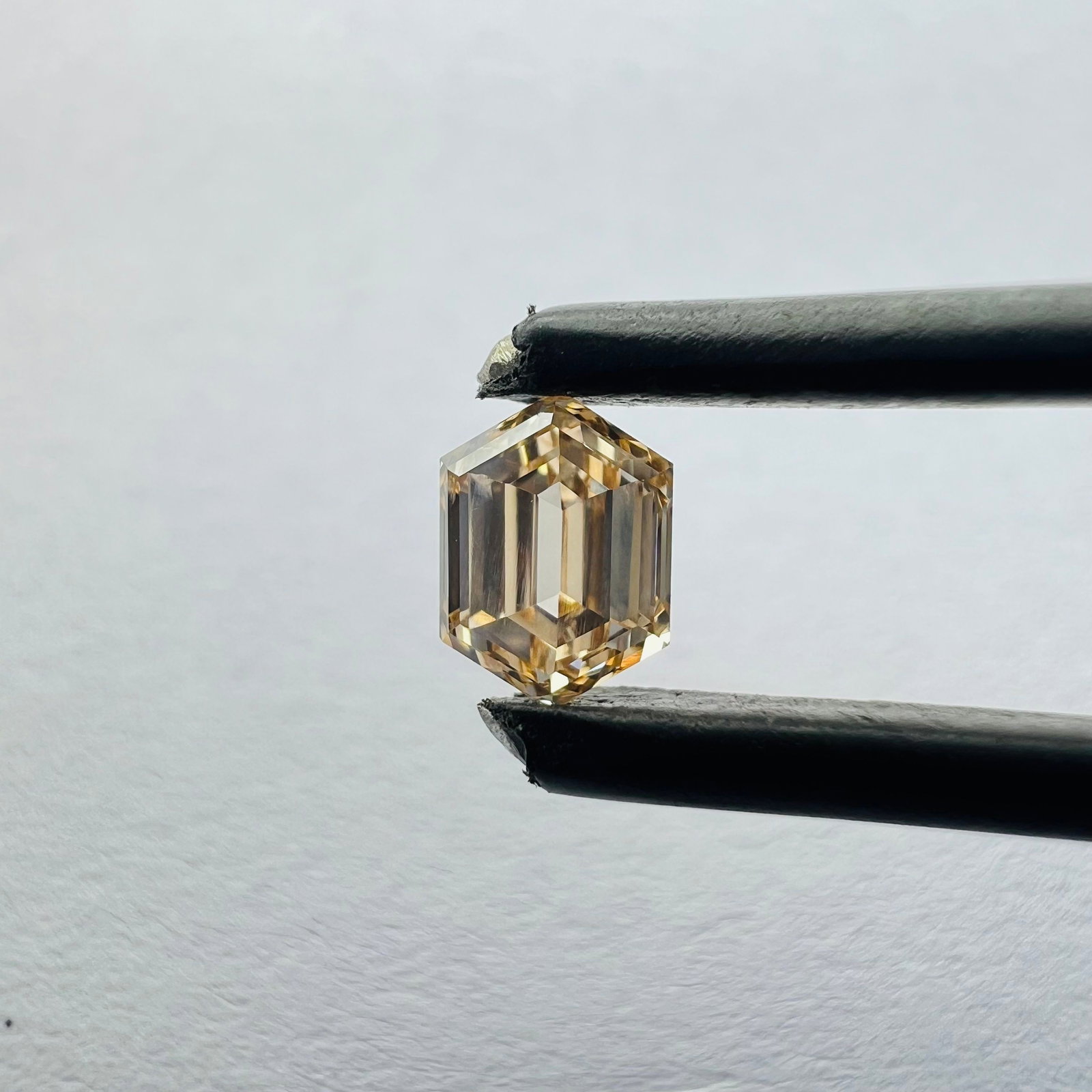 Loose Diamond - HEXAGONAL 0.37ct Pink VS2: Loose Diamond - HEXAGONAL 0.37ct Pink VS2 Source: This is a real non-mined Diamond that has been grown in a lab Shape: HEXAGONAL Carats: 0.37 Color: Pink Certification: NONE The Diamond Depot Guarante