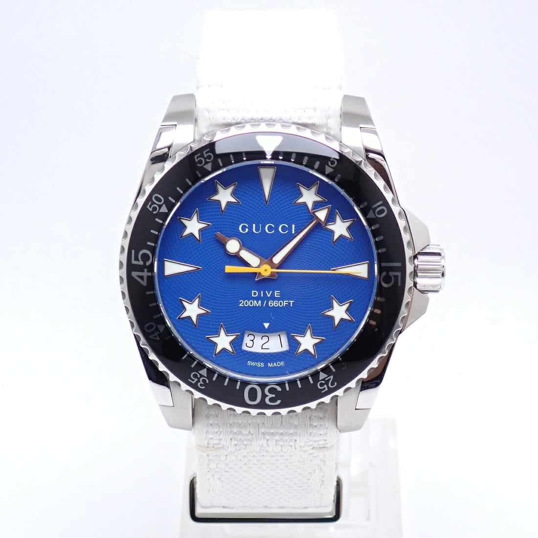 Gucci Dive YA136340 Blue Dial Quartz Wristwatch (1 of 8)