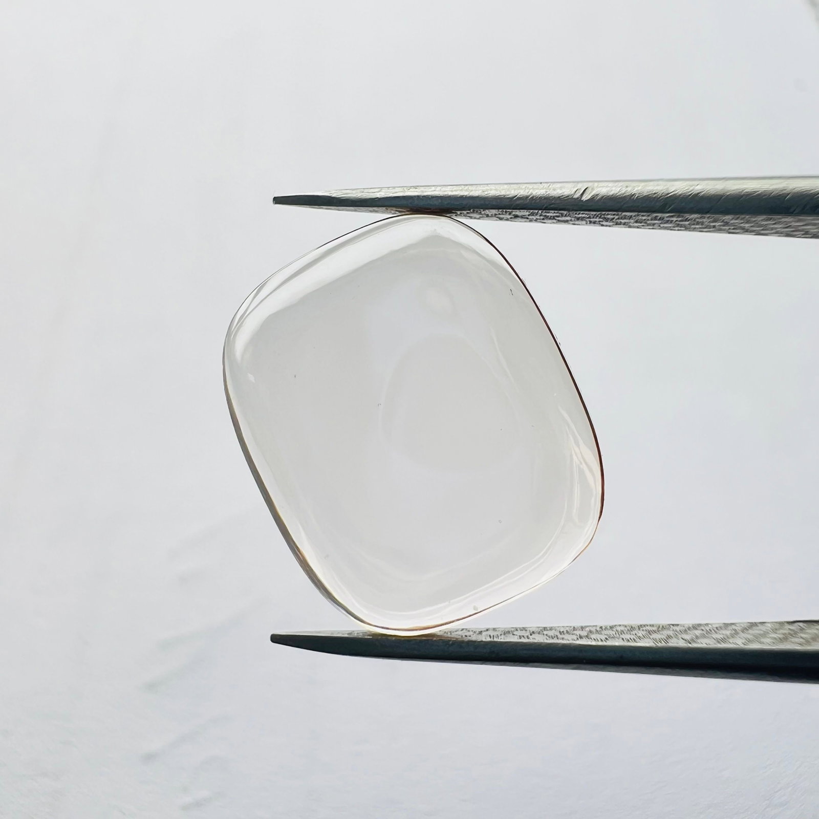 Loose Diamond - CUSHION BRILLIANT 2.76ct Pink VS1: Loose Diamond - CUSHION BRILLIANT 2.76ct Pink VS1 Source: This is a real non-mined Diamond that has been grown in a lab Shape: CUSHION BRILLIANT Carats: 2.76 Color: Pink Certification: NONE The Diamon