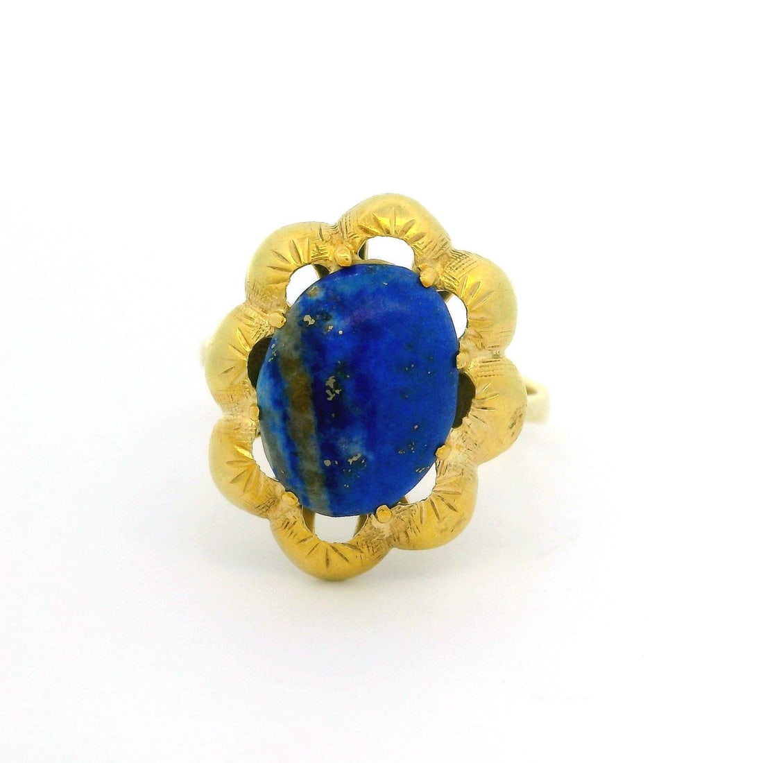 Vintage 14k Gold Lapis Lazuli Flower Halo Cocktail Ring: Vintage 14k Gold Lapis Lazuli Flower Halo Cocktail Ring This stunning vintage cocktail ring features a beautiful hand-etched scalloped flower halo design, showcasing a natural genuine lapis lazuli sto