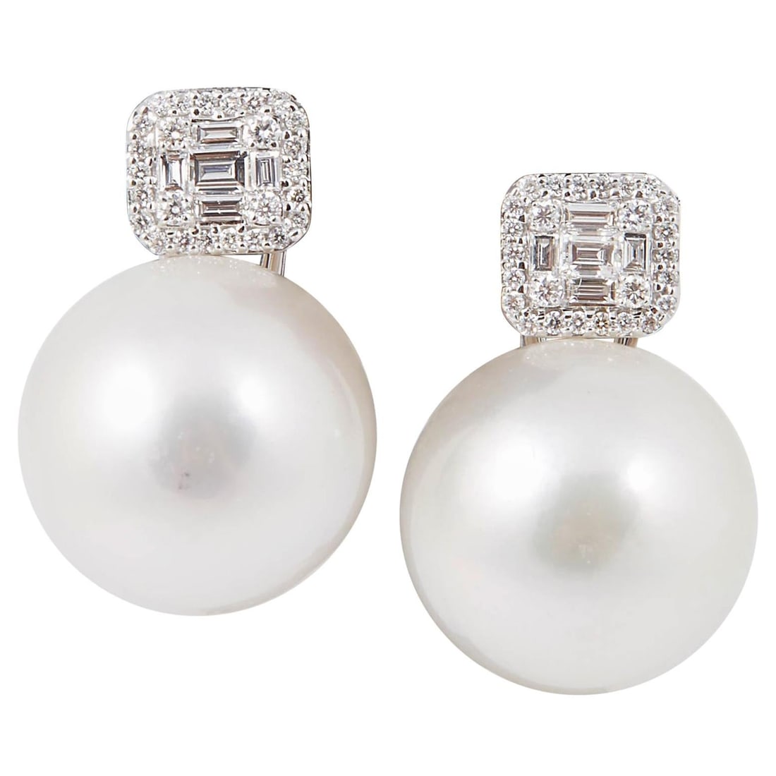 Harbor Diamonds 18K White Gold South Sea Pearl Diamond Earrings 0.60 Carat: Harbor Diamonds 18K White Gold South Sea Pearl Diamond Earrings 0.60 Carat Exquisite 18K white gold drop earrings showcasing two stunning South Sea pearls, each measuring 15-16 mm. These contemporary 