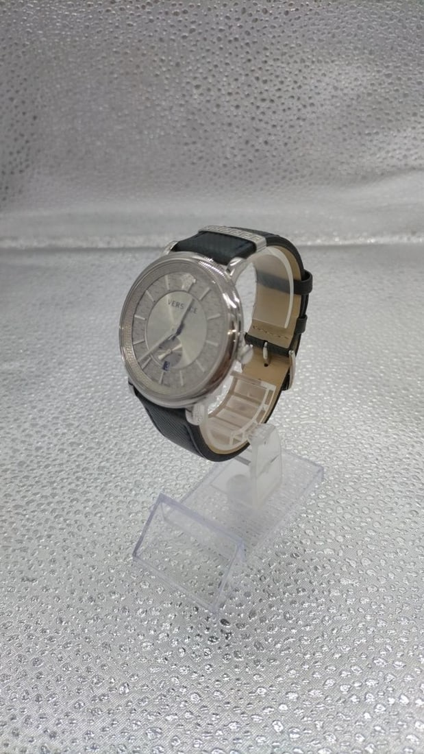 Versace V-Circle Manifesto Greca Pattern Mens Wristwatch (1 of 7)
