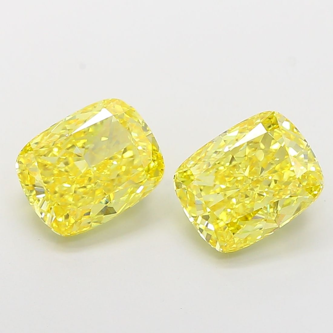 Loose Diamond - CUSHION MODIFIED 4.04ct Fancy Vivid Yellow VS1: Loose Diamond - CUSHION MODIFIED 4.04ct Fancy Vivid Yellow VS1 Source: This is a real non-mined Diamond that has been grown in a lab Shape: CUSHION MODIFIED Carats: 4.04 Color: Fancy Vivid Yellow Cert