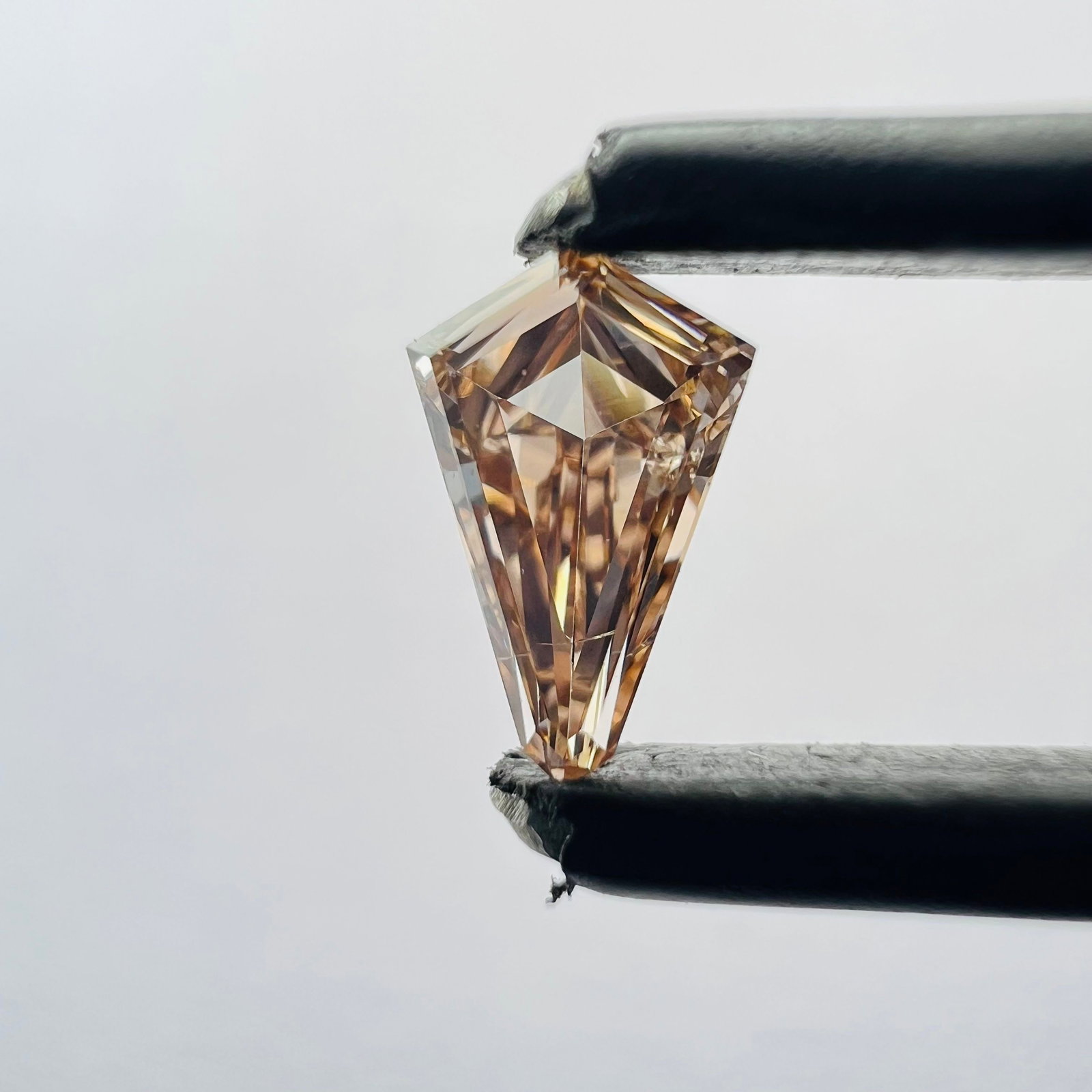 Loose Diamond - KITE 0.26ct Brown SI1: Loose Diamond - KITE 0.26ct Brown SI1 Source: This is a real non-mined Diamond that has been grown in a lab Shape: KITE Carats: 0.26 Color: Brown Certification: NONE The Diamond Depot Guarantee: All i