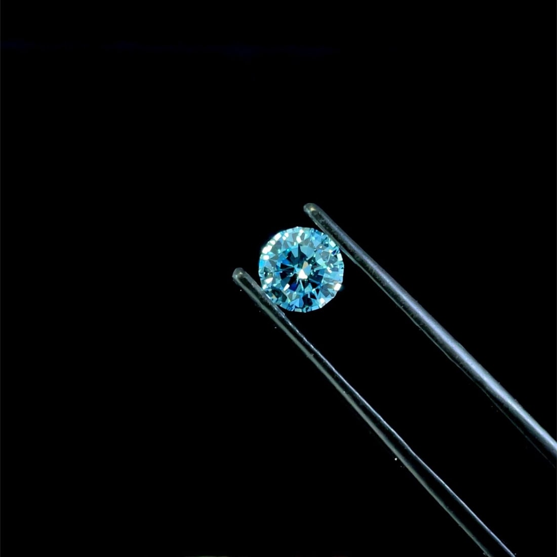 Loose Diamond - ROUND 1.04ct Fancy Vivid Blue VVS2: Loose Diamond - ROUND 1.04ct Fancy Vivid Blue VVS2 Source: This is a real non-mined Diamond that has been grown in a lab Shape: ROUND Carats: 1.04 Color: Fancy Vivid Blue Certification: IGI Video: