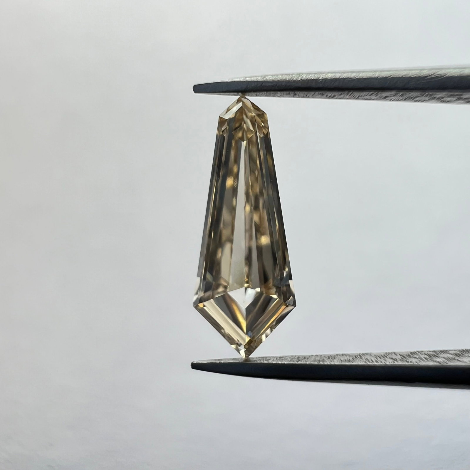 Loose Diamond - KITE 0.31ct Brown VS1: Loose Diamond - KITE 0.31ct Brown VS1 Source: This is a real non-mined Diamond that has been grown in a lab Shape: KITE Carats: 0.31 Color: Brown Certification: NONE The Diamond Depot Guarantee: All i