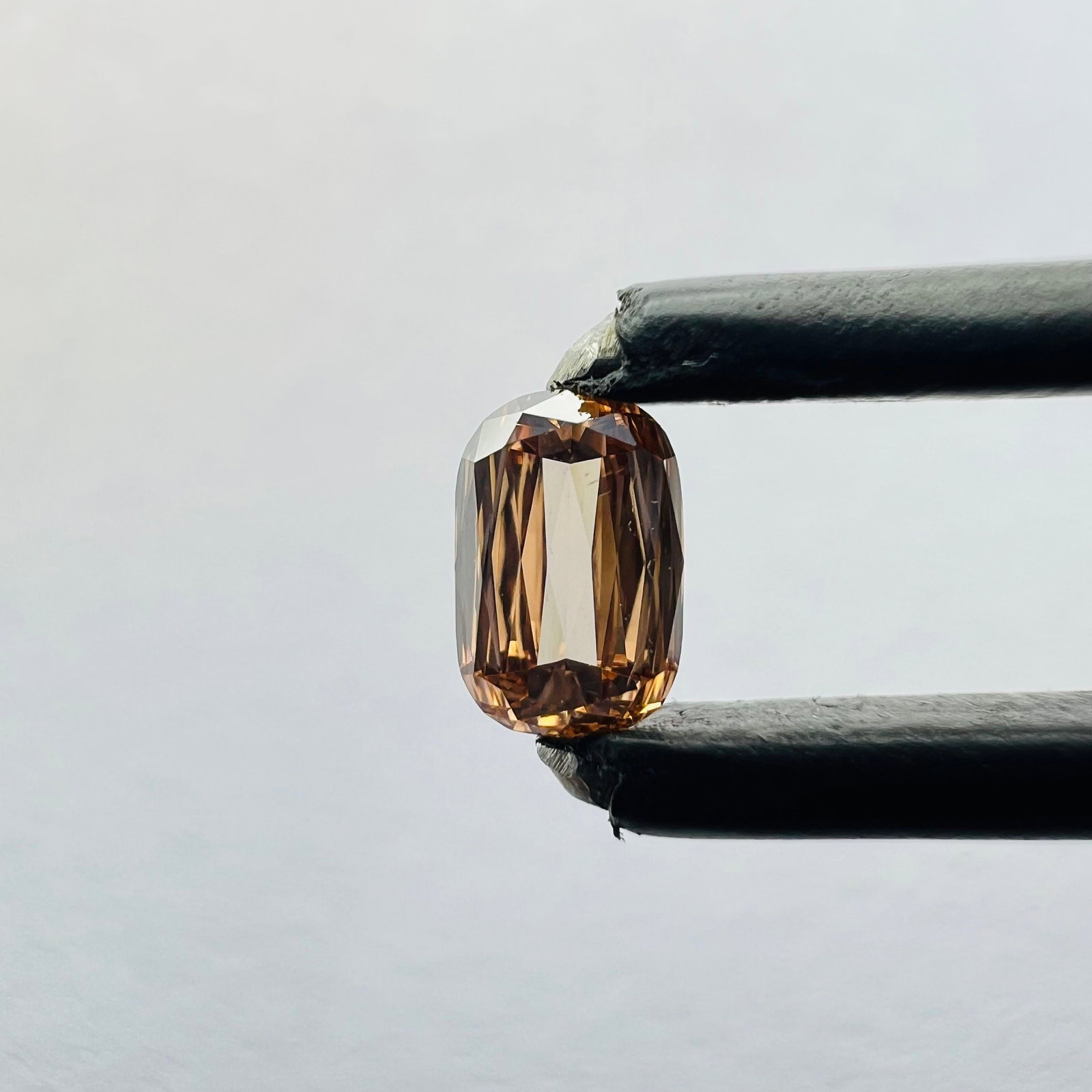 Loose Diamond - OTHER 0.24ct Orange VS2: Loose Diamond - OTHER 0.24ct Orange VS2 Source: This is a real non-mined Diamond that has been grown in a lab Shape: OTHER Carats: 0.24 Color: Orange Certification: NONE The Diamond Depot Guarantee: A