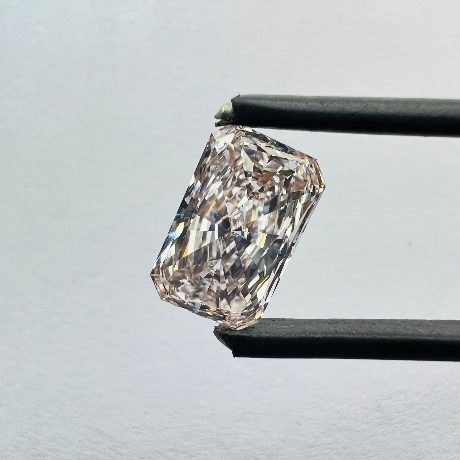 Loose Diamond - RADIANT 1.83ct Pink VS1: Loose Diamond - RADIANT 1.83ct Pink VS1 Source: This is a real non-mined Diamond that has been grown in a lab Shape: RADIANT Carats: 1.83 Color: Pink Certification: NONE The Diamond Depot Guarantee: A