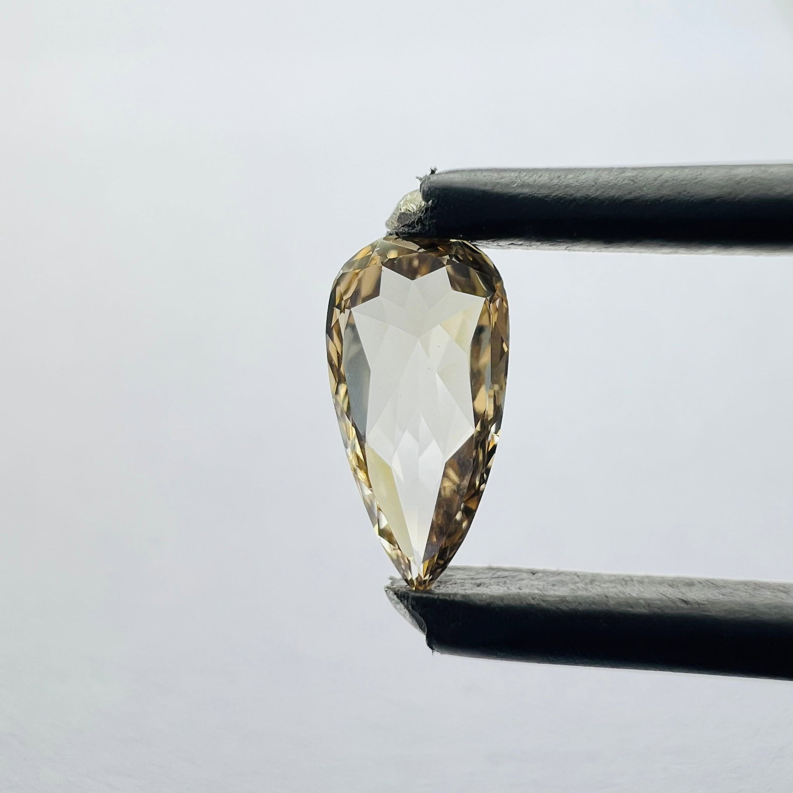 Loose Diamond - PEAR 0.31ct Brown VS1: Loose Diamond - PEAR 0.31ct Brown VS1 Source: This is a real non-mined Diamond that has been grown in a lab Shape: PEAR Carats: 0.31 Color: Brown Certification: NONE The Diamond Depot Guarantee: All i