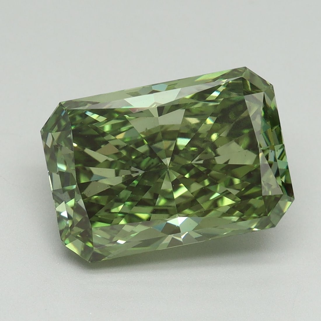Loose Diamond - RADIANT 5.16ct Fancy Vivid Green VS1: Loose Diamond - RADIANT 5.16ct Fancy Vivid Green VS1 Source: This is a real non-mined Diamond that has been grown in a lab Shape: RADIANT Carats: 5.16 Color: Fancy Vivid Green Certification: IGI Video