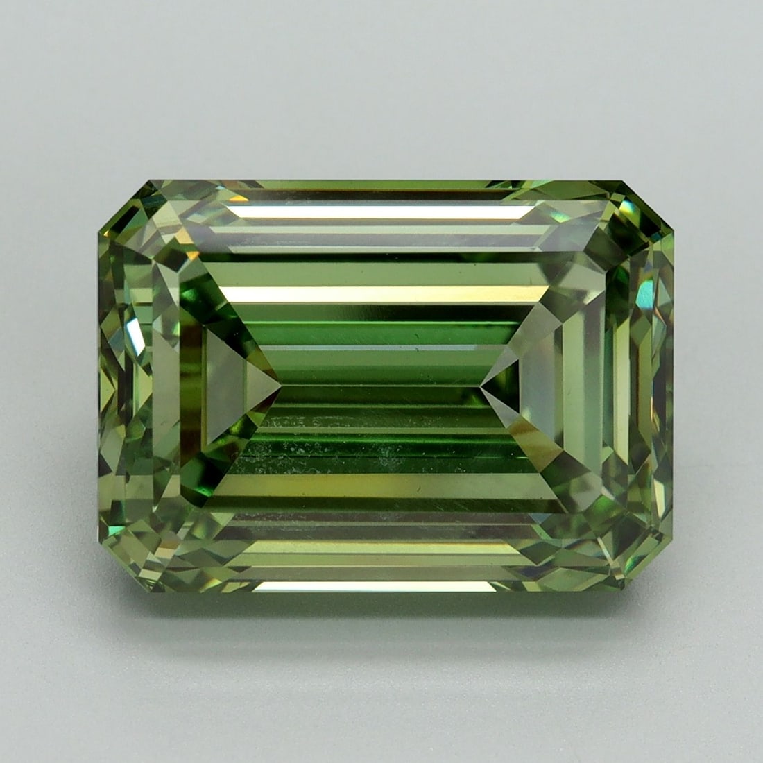 Loose Diamond - EMERALD 10.03ct Fancy Vivid Green VS1: Loose Diamond - EMERALD 10.03ct Fancy Vivid Green VS1 Source: This is a real non-mined Diamond that has been grown in a lab Shape: EMERALD Carats: 10.03 Color: Fancy Vivid Green Certification: IGI Vid
