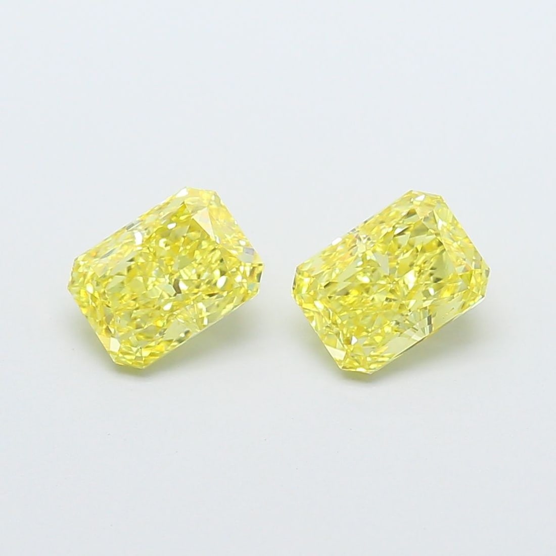 Loose Diamond - RADIANT 1.2ct Fancy Vivid Yellow VVS2: Loose Diamond - RADIANT 1.2ct Fancy Vivid Yellow VVS2 Source: This is a real non-mined Diamond that has been grown in a lab Shape: RADIANT Carats: 1.2 Color: Fancy Vivid Yellow Certification: IGI Vide