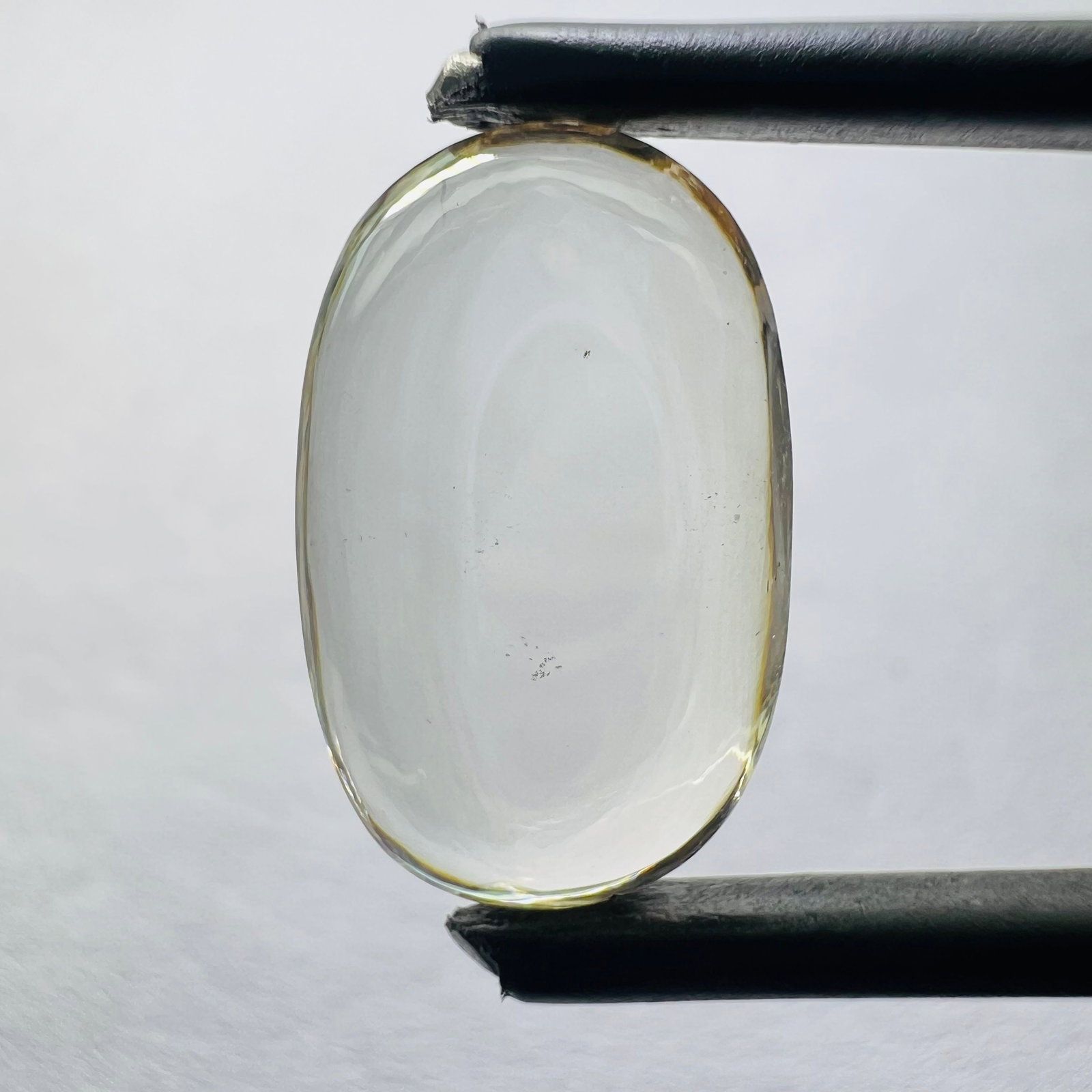 Loose Diamond - OVAL 3.46ct Brown SI1: Loose Diamond - OVAL 3.46ct Brown SI1 Source: This is a real non-mined Diamond that has been grown in a lab Shape: OVAL Carats: 3.46 Color: Brown Certification: NONE Video: