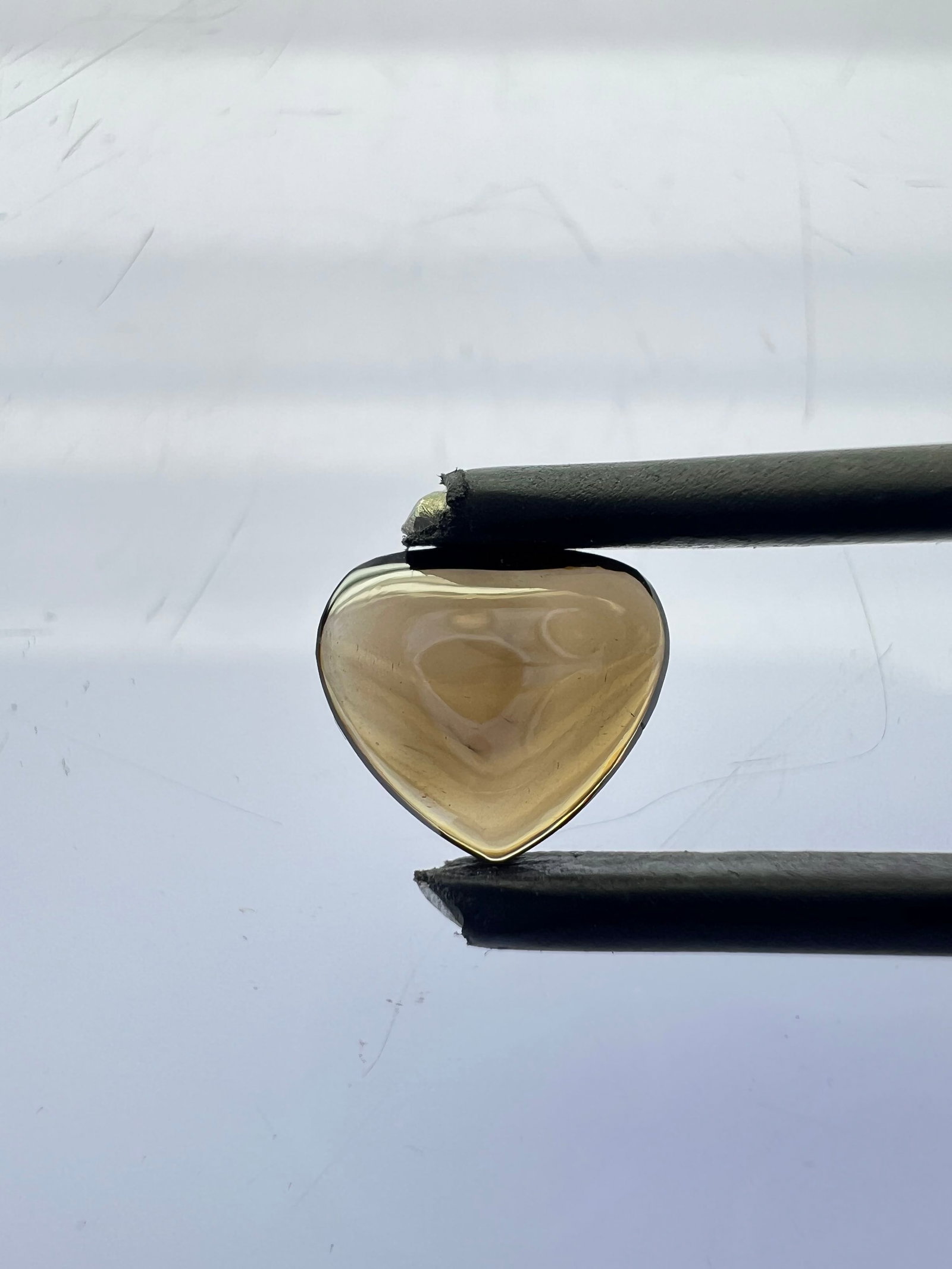 Loose Diamond - HEART 0.84ct Brown VS1: Loose Diamond - HEART 0.84ct Brown VS1 Source: This is a real non-mined Diamond that has been grown in a lab Shape: HEART Carats: 0.84 Color: Brown Certification: NONE The Diamond Depot Guarantee: All