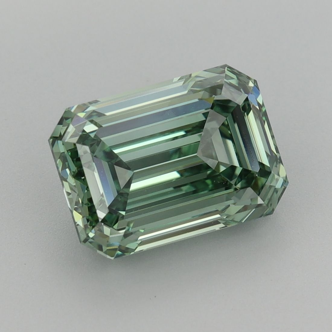 Loose Diamond - EMERALD 3.54ct Fancy Vivid Green VVS2: Loose Diamond - EMERALD 3.54ct Fancy Vivid Green VVS2 Source: This is a real non-mined Diamond that has been grown in a lab Shape: EMERALD Carats: 3.54 Color: Fancy Vivid Green Certification: IGI The 
