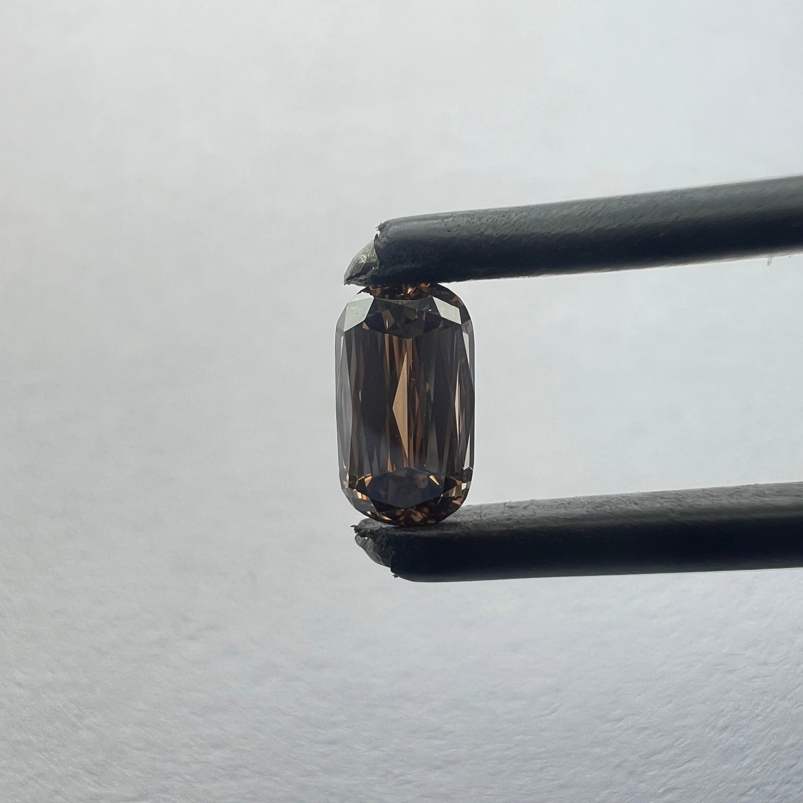 Loose Diamond - OTHER 0.45ct Brown VVS2: Loose Diamond - OTHER 0.45ct Brown VVS2 Source: This is a real non-mined Diamond that has been grown in a lab Shape: OTHER Carats: 0.45 Color: Brown Certification: NONE The Diamond Depot Guarantee: Al