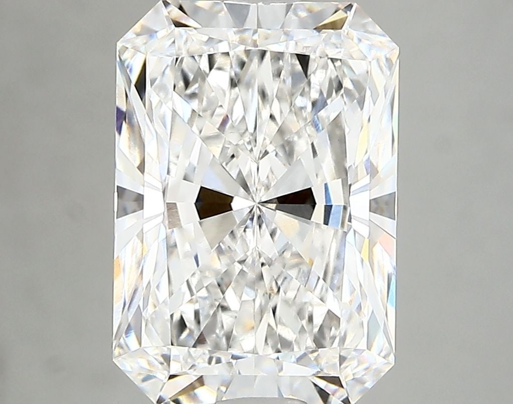 Loose Diamond - RADIANT 4.17ct E VVS1: Loose Diamond - RADIANT 4.17ct E VVS1 Source: This is a real non-mined Diamond that has been grown in a lab Shape: RADIANT Carats: 4.17 Color: E Clarity: VVS1 Certification: IGI Video: