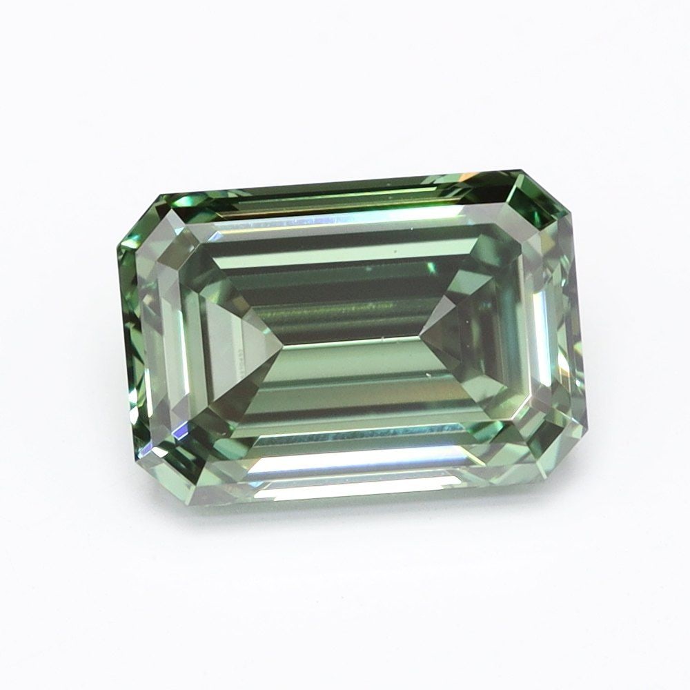Loose Diamond - EMERALD 1.01ct Fancy Vivid Green VS2: Loose Diamond - EMERALD 1.01ct Fancy Vivid Green VS2 Source: This is a real non-mined Diamond that has been grown in a lab Shape: EMERALD Carats: 1.01 Color: Fancy Vivid Green Certification: IGI Video